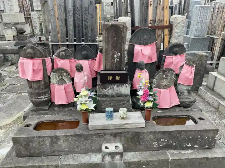 正慶寺の{uncategorized: "未分類", other: "その他", undefined: "問題あり", building: "その他建物", grave: "お墓", sacred_gate: "鳥居", guardian: "狛犬", statue: "像", buddha: "仏像", history: "歴史", nature: "自然", garden: "庭園", animal: "動物", pagoda: "塔", temizu: "手水舎", mountain_gate: "山門・神門", sanctuary: "本殿・本堂", subordinate: "末社・摂社", art: "芸術", scenery: "景色", jizo: "地蔵", ema: "絵馬", goshuin: "御朱印", omikuji: "おみくじ", items: "授与品その他", amulet: "お守り", goshuincho: "御朱印帳", eats: "食事", festival: "お祭り", votive_dance: "神楽", shichigosan: "七五三参", wedding: "結婚式", experience: "体験その他", initially: "初詣", around: "周辺", anti_infection: "感染症対策"}