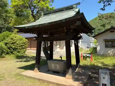 甲斐総社八幡神社の{uncategorized: "未分類", other: "その他", undefined: "問題あり", building: "その他建物", grave: "お墓", sacred_gate: "鳥居", guardian: "狛犬", statue: "像", buddha: "仏像", history: "歴史", nature: "自然", garden: "庭園", animal: "動物", pagoda: "塔", temizu: "手水舎", mountain_gate: "山門・神門", sanctuary: "本殿・本堂", subordinate: "末社・摂社", art: "芸術", scenery: "景色", jizo: "地蔵", ema: "絵馬", goshuin: "御朱印", omikuji: "おみくじ", items: "授与品その他", amulet: "お守り", goshuincho: "御朱印帳", eats: "食事", festival: "お祭り", votive_dance: "神楽", shichigosan: "七五三参", wedding: "結婚式", experience: "体験その他", initially: "初詣", around: "周辺", anti_infection: "感染症対策"}