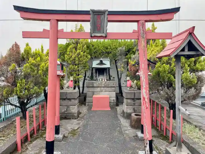 豊川稲荷(藤沢さいか屋)の{uncategorized: "未分類", other: "その他", undefined: "問題あり", building: "その他建物", grave: "お墓", sacred_gate: "鳥居", guardian: "狛犬", statue: "像", buddha: "仏像", history: "歴史", nature: "自然", garden: "庭園", animal: "動物", pagoda: "塔", temizu: "手水舎", mountain_gate: "山門・神門", sanctuary: "本殿・本堂", subordinate: "末社・摂社", art: "芸術", scenery: "景色", jizo: "地蔵", ema: "絵馬", goshuin: "御朱印", omikuji: "おみくじ", items: "授与品その他", amulet: "お守り", goshuincho: "御朱印帳", eats: "食事", festival: "お祭り", votive_dance: "神楽", shichigosan: "七五三参", wedding: "結婚式", experience: "体験その他", initially: "初詣", around: "周辺", anti_infection: "感染症対策"}