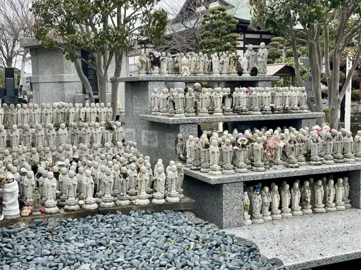 興全寺の{uncategorized: "未分類", other: "その他", undefined: "問題あり", building: "その他建物", grave: "お墓", sacred_gate: "鳥居", guardian: "狛犬", statue: "像", buddha: "仏像", history: "歴史", nature: "自然", garden: "庭園", animal: "動物", pagoda: "塔", temizu: "手水舎", mountain_gate: "山門・神門", sanctuary: "本殿・本堂", subordinate: "末社・摂社", art: "芸術", scenery: "景色", jizo: "地蔵", ema: "絵馬", goshuin: "御朱印", omikuji: "おみくじ", items: "授与品その他", amulet: "お守り", goshuincho: "御朱印帳", eats: "食事", festival: "お祭り", votive_dance: "神楽", shichigosan: "七五三参", wedding: "結婚式", experience: "体験その他", initially: "初詣", around: "周辺", anti_infection: "感染症対策"}