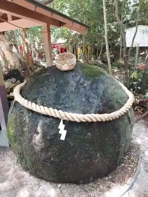 花窟神社の{uncategorized: "未分類", other: "その他", undefined: "問題あり", building: "その他建物", grave: "お墓", sacred_gate: "鳥居", guardian: "狛犬", statue: "像", buddha: "仏像", history: "歴史", nature: "自然", garden: "庭園", animal: "動物", pagoda: "塔", temizu: "手水舎", mountain_gate: "山門・神門", sanctuary: "本殿・本堂", subordinate: "末社・摂社", art: "芸術", scenery: "景色", jizo: "地蔵", ema: "絵馬", goshuin: "御朱印", omikuji: "おみくじ", items: "授与品その他", amulet: "お守り", goshuincho: "御朱印帳", eats: "食事", festival: "お祭り", votive_dance: "神楽", shichigosan: "七五三参", wedding: "結婚式", experience: "体験その他", initially: "初詣", around: "周辺", anti_infection: "感染症対策"}