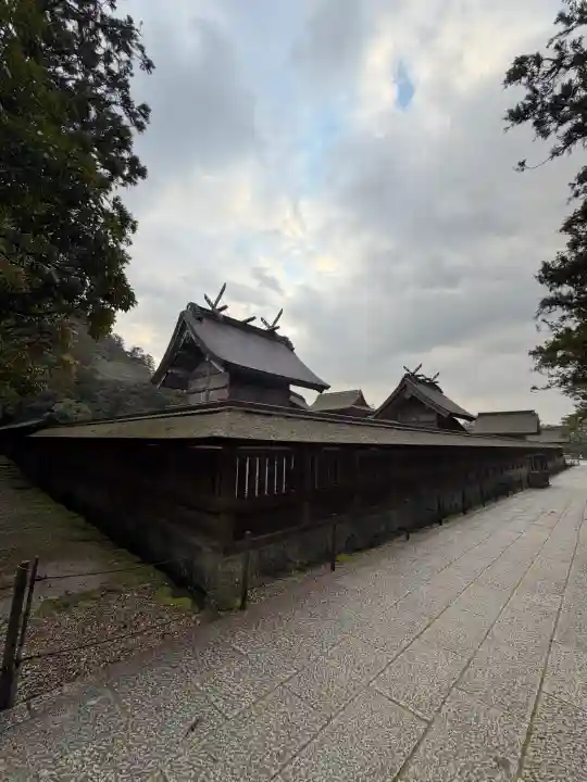 出雲大社の{uncategorized: "未分類", other: "その他", undefined: "問題あり", building: "その他建物", grave: "お墓", sacred_gate: "鳥居", guardian: "狛犬", statue: "像", buddha: "仏像", history: "歴史", nature: "自然", garden: "庭園", animal: "動物", pagoda: "塔", temizu: "手水舎", mountain_gate: "山門・神門", sanctuary: "本殿・本堂", subordinate: "末社・摂社", art: "芸術", scenery: "景色", jizo: "地蔵", ema: "絵馬", goshuin: "御朱印", omikuji: "おみくじ", items: "授与品その他", amulet: "お守り", goshuincho: "御朱印帳", eats: "食事", festival: "お祭り", votive_dance: "神楽", shichigosan: "七五三参", wedding: "結婚式", experience: "体験その他", initially: "初詣", around: "周辺", anti_infection: "感染症対策"}