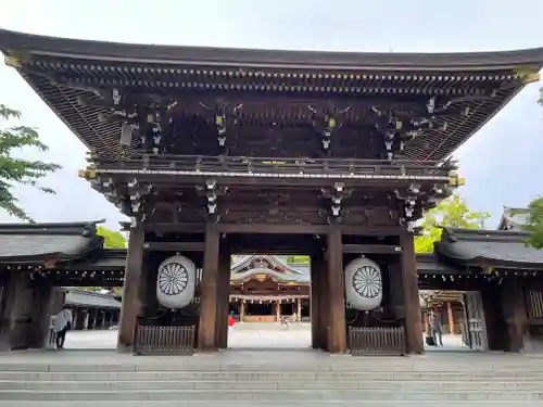 寒川神社の山門