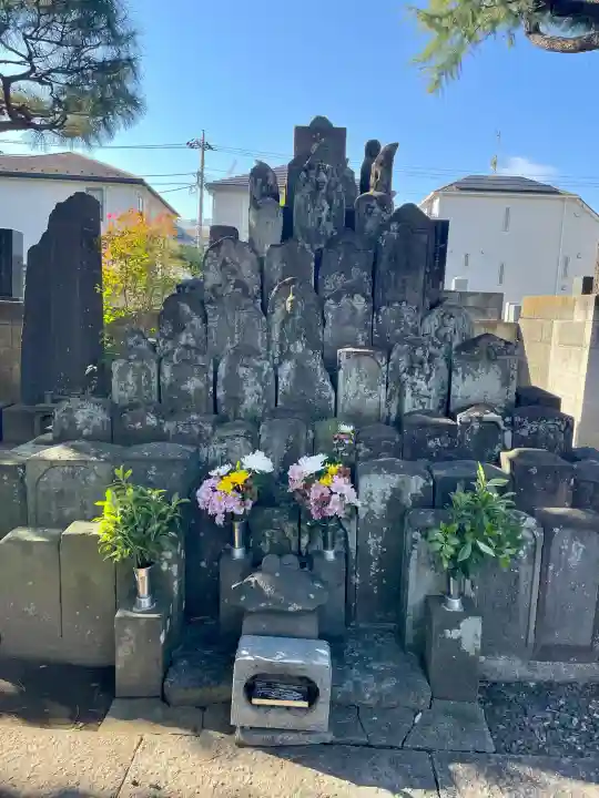 光明寺の{uncategorized: "未分類", other: "その他", undefined: "問題あり", building: "その他建物", grave: "お墓", sacred_gate: "鳥居", guardian: "狛犬", statue: "像", buddha: "仏像", history: "歴史", nature: "自然", garden: "庭園", animal: "動物", pagoda: "塔", temizu: "手水舎", mountain_gate: "山門・神門", sanctuary: "本殿・本堂", subordinate: "末社・摂社", art: "芸術", scenery: "景色", jizo: "地蔵", ema: "絵馬", goshuin: "御朱印", omikuji: "おみくじ", items: "授与品その他", amulet: "お守り", goshuincho: "御朱印帳", eats: "食事", festival: "お祭り", votive_dance: "神楽", shichigosan: "七五三参", wedding: "結婚式", experience: "体験その他", initially: "初詣", around: "周辺", anti_infection: "感染症対策"}