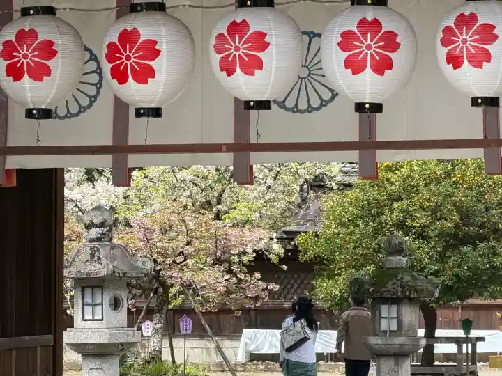 平野神社の{uncategorized: "未分類", other: "その他", undefined: "問題あり", building: "その他建物", grave: "お墓", sacred_gate: "鳥居", guardian: "狛犬", statue: "像", buddha: "仏像", history: "歴史", nature: "自然", garden: "庭園", animal: "動物", pagoda: "塔", temizu: "手水舎", mountain_gate: "山門・神門", sanctuary: "本殿・本堂", subordinate: "末社・摂社", art: "芸術", scenery: "景色", jizo: "地蔵", ema: "絵馬", goshuin: "御朱印", omikuji: "おみくじ", items: "授与品その他", amulet: "お守り", goshuincho: "御朱印帳", eats: "食事", festival: "お祭り", votive_dance: "神楽", shichigosan: "七五三参", wedding: "結婚式", experience: "体験その他", initially: "初詣", around: "周辺", anti_infection: "感染症対策"}