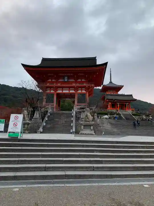 清水寺の山門・神門