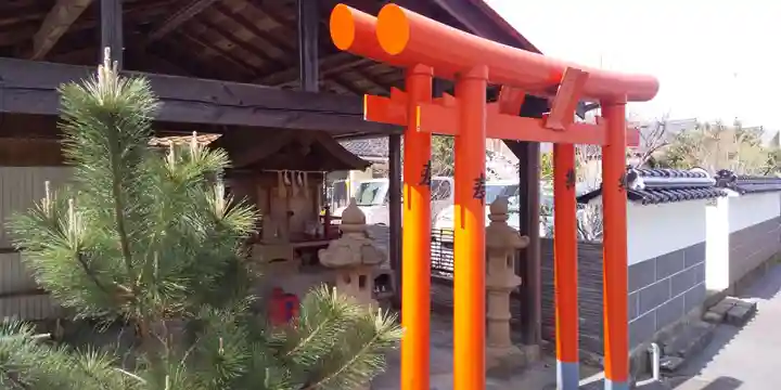 元稲荷大明神の鳥居