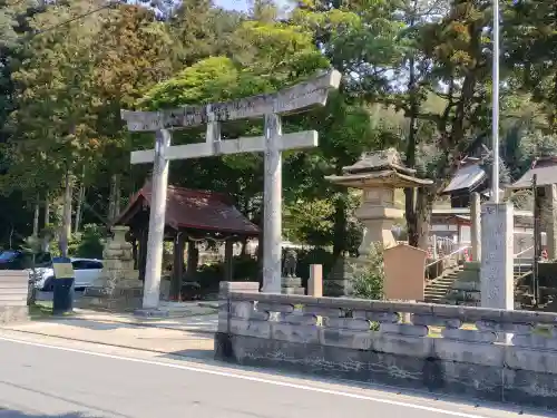 揖夜神社の{uncategorized: "未分類", other: "その他", undefined: "問題あり", building: "その他建物", grave: "お墓", sacred_gate: "鳥居", guardian: "狛犬", statue: "像", buddha: "仏像", history: "歴史", nature: "自然", garden: "庭園", animal: "動物", pagoda: "塔", temizu: "手水舎", mountain_gate: "山門・神門", sanctuary: "本殿・本堂", subordinate: "末社・摂社", art: "芸術", scenery: "景色", jizo: "地蔵", ema: "絵馬", goshuin: "御朱印", omikuji: "おみくじ", items: "授与品その他", amulet: "お守り", goshuincho: "御朱印帳", eats: "食事", festival: "お祭り", votive_dance: "神楽", shichigosan: "七五三参", wedding: "結婚式", experience: "体験その他", initially: "初詣", around: "周辺", anti_infection: "感染症対策"}