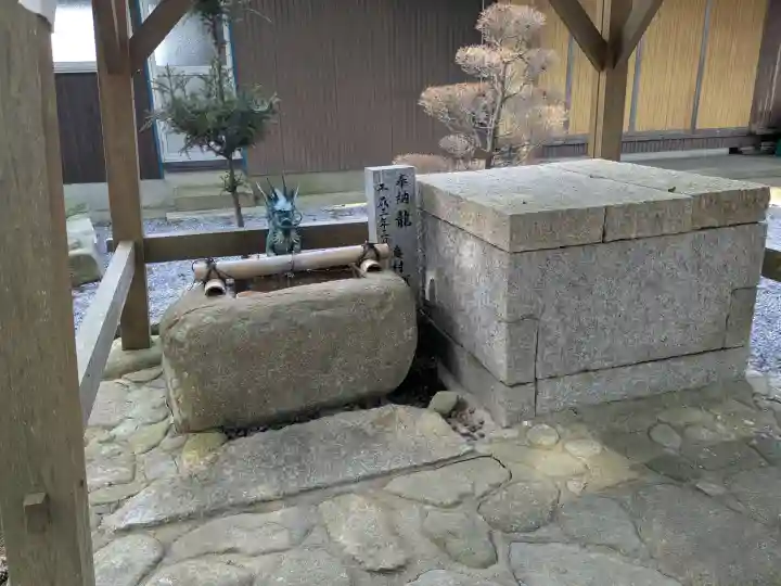 白鳥神社の{uncategorized: "未分類", other: "その他", undefined: "問題あり", building: "その他建物", grave: "お墓", sacred_gate: "鳥居", guardian: "狛犬", statue: "像", buddha: "仏像", history: "歴史", nature: "自然", garden: "庭園", animal: "動物", pagoda: "塔", temizu: "手水舎", mountain_gate: "山門・神門", sanctuary: "本殿・本堂", subordinate: "末社・摂社", art: "芸術", scenery: "景色", jizo: "地蔵", ema: "絵馬", goshuin: "御朱印", omikuji: "おみくじ", items: "授与品その他", amulet: "お守り", goshuincho: "御朱印帳", eats: "食事", festival: "お祭り", votive_dance: "神楽", shichigosan: "七五三参", wedding: "結婚式", experience: "体験その他", initially: "初詣", around: "周辺", anti_infection: "感染症対策"}