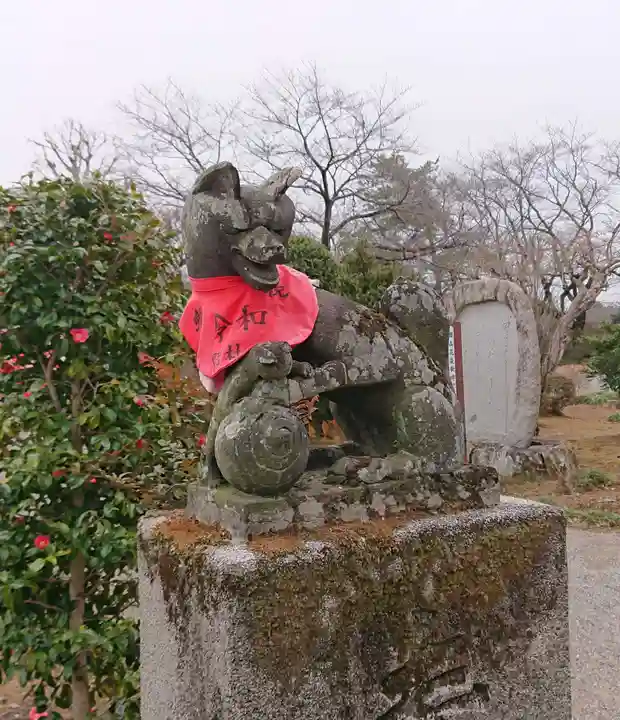 尾曳稲荷神社の狛犬