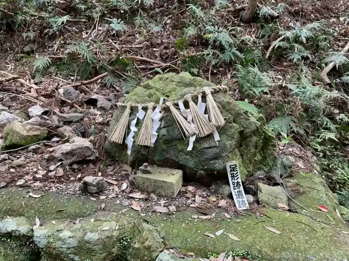 天の岩戸神社の{uncategorized: "未分類", other: "その他", undefined: "問題あり", building: "その他建物", grave: "お墓", sacred_gate: "鳥居", guardian: "狛犬", statue: "像", buddha: "仏像", history: "歴史", nature: "自然", garden: "庭園", animal: "動物", pagoda: "塔", temizu: "手水舎", mountain_gate: "山門・神門", sanctuary: "本殿・本堂", subordinate: "末社・摂社", art: "芸術", scenery: "景色", jizo: "地蔵", ema: "絵馬", goshuin: "御朱印", omikuji: "おみくじ", items: "授与品その他", amulet: "お守り", goshuincho: "御朱印帳", eats: "食事", festival: "お祭り", votive_dance: "神楽", shichigosan: "七五三参", wedding: "結婚式", experience: "体験その他", initially: "初詣", around: "周辺", anti_infection: "感染症対策"}