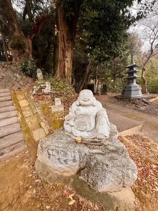 西明寺の{uncategorized: "未分類", other: "その他", undefined: "問題あり", building: "その他建物", grave: "お墓", sacred_gate: "鳥居", guardian: "狛犬", statue: "像", buddha: "仏像", history: "歴史", nature: "自然", garden: "庭園", animal: "動物", pagoda: "塔", temizu: "手水舎", mountain_gate: "山門・神門", sanctuary: "本殿・本堂", subordinate: "末社・摂社", art: "芸術", scenery: "景色", jizo: "地蔵", ema: "絵馬", goshuin: "御朱印", omikuji: "おみくじ", items: "授与品その他", amulet: "お守り", goshuincho: "御朱印帳", eats: "食事", festival: "お祭り", votive_dance: "神楽", shichigosan: "七五三参", wedding: "結婚式", experience: "体験その他", initially: "初詣", around: "周辺", anti_infection: "感染症対策"}