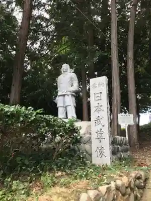 草薙神社の像