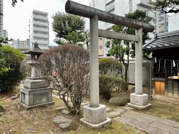 靍護稲荷神社の{uncategorized: "未分類", other: "その他", undefined: "問題あり", building: "その他建物", grave: "お墓", sacred_gate: "鳥居", guardian: "狛犬", statue: "像", buddha: "仏像", history: "歴史", nature: "自然", garden: "庭園", animal: "動物", pagoda: "塔", temizu: "手水舎", mountain_gate: "山門・神門", sanctuary: "本殿・本堂", subordinate: "末社・摂社", art: "芸術", scenery: "景色", jizo: "地蔵", ema: "絵馬", goshuin: "御朱印", omikuji: "おみくじ", items: "授与品その他", amulet: "お守り", goshuincho: "御朱印帳", eats: "食事", festival: "お祭り", votive_dance: "神楽", shichigosan: "七五三参", wedding: "結婚式", experience: "体験その他", initially: "初詣", around: "周辺", anti_infection: "感染症対策"}