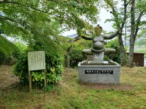 相撲神社の像