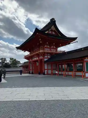 伏見稲荷大社の山門・神門