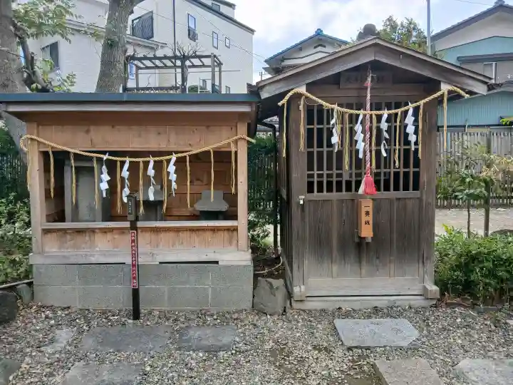 菊田神社の{uncategorized: "未分類", other: "その他", undefined: "問題あり", building: "その他建物", grave: "お墓", sacred_gate: "鳥居", guardian: "狛犬", statue: "像", buddha: "仏像", history: "歴史", nature: "自然", garden: "庭園", animal: "動物", pagoda: "塔", temizu: "手水舎", mountain_gate: "山門・神門", sanctuary: "本殿・本堂", subordinate: "末社・摂社", art: "芸術", scenery: "景色", jizo: "地蔵", ema: "絵馬", goshuin: "御朱印", omikuji: "おみくじ", items: "授与品その他", amulet: "お守り", goshuincho: "御朱印帳", eats: "食事", festival: "お祭り", votive_dance: "神楽", shichigosan: "七五三参", wedding: "結婚式", experience: "体験その他", initially: "初詣", around: "周辺", anti_infection: "感染症対策"}