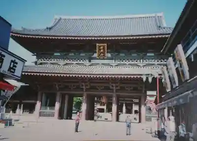 川崎大師（平間寺）の山門・神門