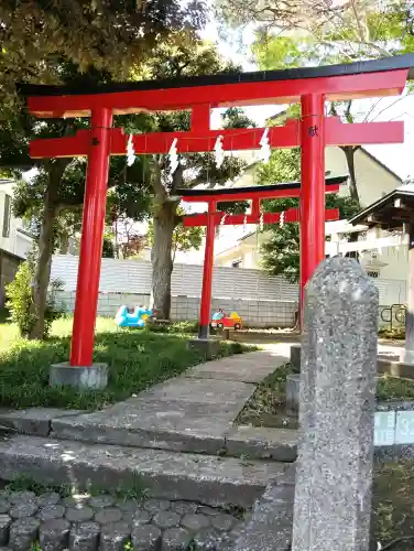 瘡守稲荷神社の{uncategorized: "未分類", other: "その他", undefined: "問題あり", building: "その他建物", grave: "お墓", sacred_gate: "鳥居", guardian: "狛犬", statue: "像", buddha: "仏像", history: "歴史", nature: "自然", garden: "庭園", animal: "動物", pagoda: "塔", temizu: "手水舎", mountain_gate: "山門・神門", sanctuary: "本殿・本堂", subordinate: "末社・摂社", art: "芸術", scenery: "景色", jizo: "地蔵", ema: "絵馬", goshuin: "御朱印", omikuji: "おみくじ", items: "授与品その他", amulet: "お守り", goshuincho: "御朱印帳", eats: "食事", festival: "お祭り", votive_dance: "神楽", shichigosan: "七五三参", wedding: "結婚式", experience: "体験その他", initially: "初詣", around: "周辺", anti_infection: "感染症対策"}