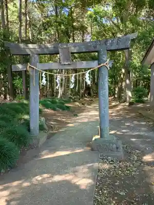 香取神社の{uncategorized: "未分類", other: "その他", undefined: "問題あり", building: "その他建物", grave: "お墓", sacred_gate: "鳥居", guardian: "狛犬", statue: "像", buddha: "仏像", history: "歴史", nature: "自然", garden: "庭園", animal: "動物", pagoda: "塔", temizu: "手水舎", mountain_gate: "山門・神門", sanctuary: "本殿・本堂", subordinate: "末社・摂社", art: "芸術", scenery: "景色", jizo: "地蔵", ema: "絵馬", goshuin: "御朱印", omikuji: "おみくじ", items: "授与品その他", amulet: "お守り", goshuincho: "御朱印帳", eats: "食事", festival: "お祭り", votive_dance: "神楽", shichigosan: "七五三参", wedding: "結婚式", experience: "体験その他", initially: "初詣", around: "周辺", anti_infection: "感染症対策"}