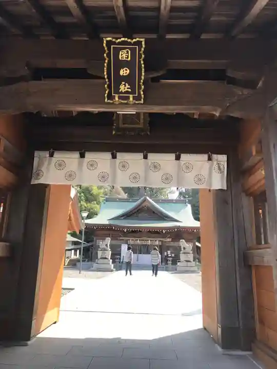 岡田神社の山門・神門
