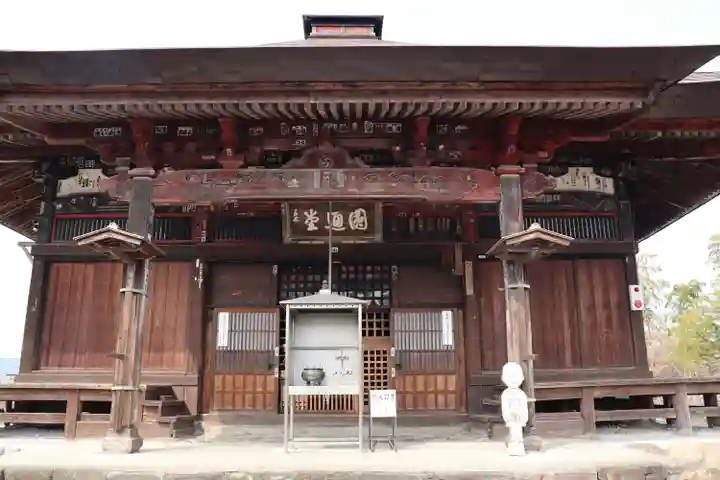 龍石寺の本殿・本堂