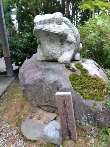 春日山神社の像