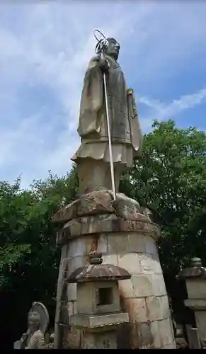 奥之院（岩屋寺）の像