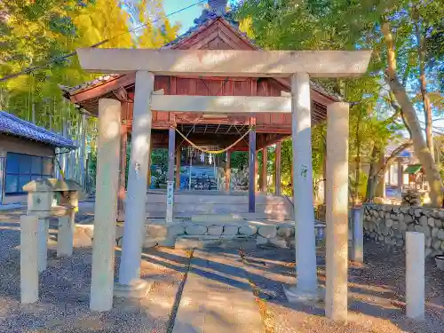 神明社荒神社（萩原町串作）の鳥居