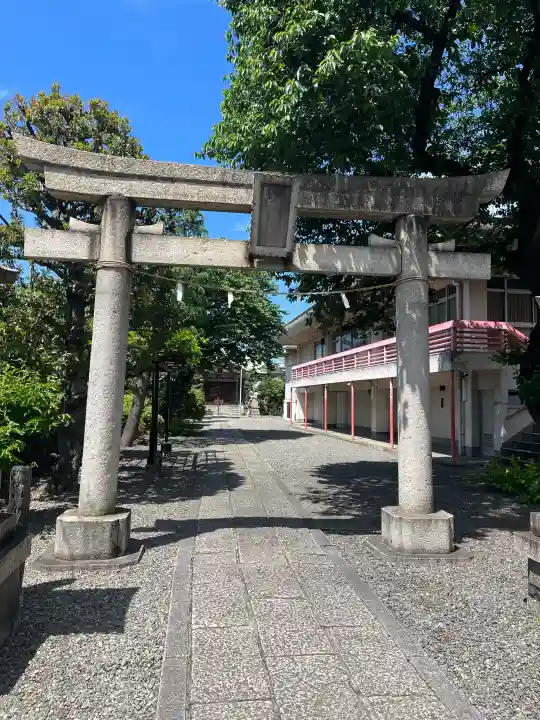 熊野神社の{uncategorized: "未分類", other: "その他", undefined: "問題あり", building: "その他建物", grave: "お墓", sacred_gate: "鳥居", guardian: "狛犬", statue: "像", buddha: "仏像", history: "歴史", nature: "自然", garden: "庭園", animal: "動物", pagoda: "塔", temizu: "手水舎", mountain_gate: "山門・神門", sanctuary: "本殿・本堂", subordinate: "末社・摂社", art: "芸術", scenery: "景色", jizo: "地蔵", ema: "絵馬", goshuin: "御朱印", omikuji: "おみくじ", items: "授与品その他", amulet: "お守り", goshuincho: "御朱印帳", eats: "食事", festival: "お祭り", votive_dance: "神楽", shichigosan: "七五三参", wedding: "結婚式", experience: "体験その他", initially: "初詣", around: "周辺", anti_infection: "感染症対策"}