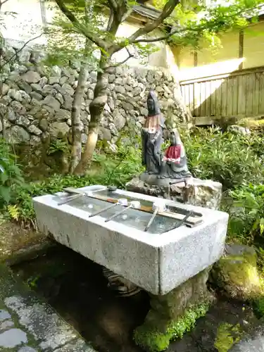 横蔵寺の手水舎