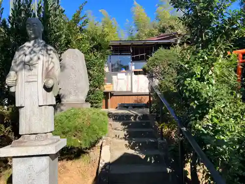 横浜御嶽神社の像