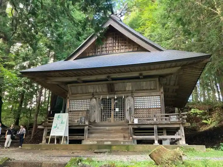 戸隠神社火之御子社の{uncategorized: "未分類", other: "その他", undefined: "問題あり", building: "その他建物", grave: "お墓", sacred_gate: "鳥居", guardian: "狛犬", statue: "像", buddha: "仏像", history: "歴史", nature: "自然", garden: "庭園", animal: "動物", pagoda: "塔", temizu: "手水舎", mountain_gate: "山門・神門", sanctuary: "本殿・本堂", subordinate: "末社・摂社", art: "芸術", scenery: "景色", jizo: "地蔵", ema: "絵馬", goshuin: "御朱印", omikuji: "おみくじ", items: "授与品その他", amulet: "お守り", goshuincho: "御朱印帳", eats: "食事", festival: "お祭り", votive_dance: "神楽", shichigosan: "七五三参", wedding: "結婚式", experience: "体験その他", initially: "初詣", around: "周辺", anti_infection: "感染症対策"}