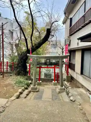 向陵稲荷神社の{uncategorized: "未分類", other: "その他", undefined: "問題あり", building: "その他建物", grave: "お墓", sacred_gate: "鳥居", guardian: "狛犬", statue: "像", buddha: "仏像", history: "歴史", nature: "自然", garden: "庭園", animal: "動物", pagoda: "塔", temizu: "手水舎", mountain_gate: "山門・神門", sanctuary: "本殿・本堂", subordinate: "末社・摂社", art: "芸術", scenery: "景色", jizo: "地蔵", ema: "絵馬", goshuin: "御朱印", omikuji: "おみくじ", items: "授与品その他", amulet: "お守り", goshuincho: "御朱印帳", eats: "食事", festival: "お祭り", votive_dance: "神楽", shichigosan: "七五三参", wedding: "結婚式", experience: "体験その他", initially: "初詣", around: "周辺", anti_infection: "感染症対策"}