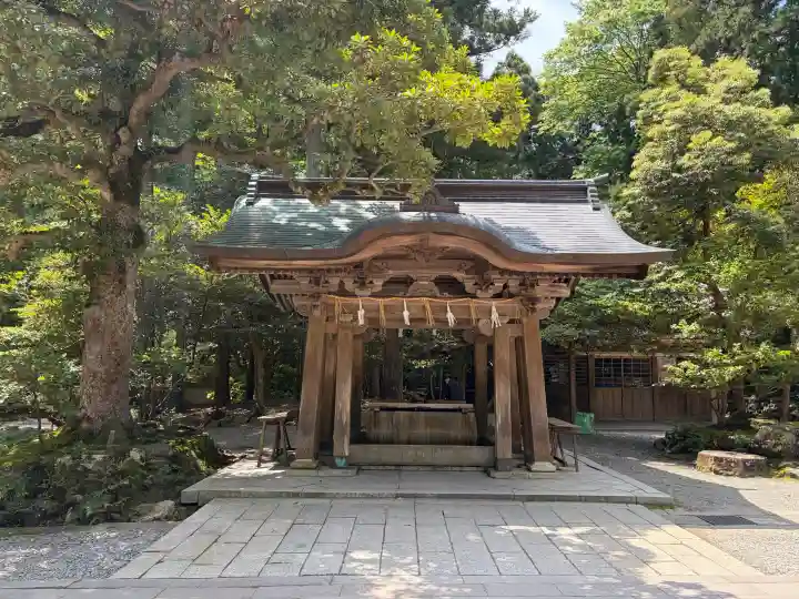 彌彦神社の{uncategorized: "未分類", other: "その他", undefined: "問題あり", building: "その他建物", grave: "お墓", sacred_gate: "鳥居", guardian: "狛犬", statue: "像", buddha: "仏像", history: "歴史", nature: "自然", garden: "庭園", animal: "動物", pagoda: "塔", temizu: "手水舎", mountain_gate: "山門・神門", sanctuary: "本殿・本堂", subordinate: "末社・摂社", art: "芸術", scenery: "景色", jizo: "地蔵", ema: "絵馬", goshuin: "御朱印", omikuji: "おみくじ", items: "授与品その他", amulet: "お守り", goshuincho: "御朱印帳", eats: "食事", festival: "お祭り", votive_dance: "神楽", shichigosan: "七五三参", wedding: "結婚式", experience: "体験その他", initially: "初詣", around: "周辺", anti_infection: "感染症対策"}