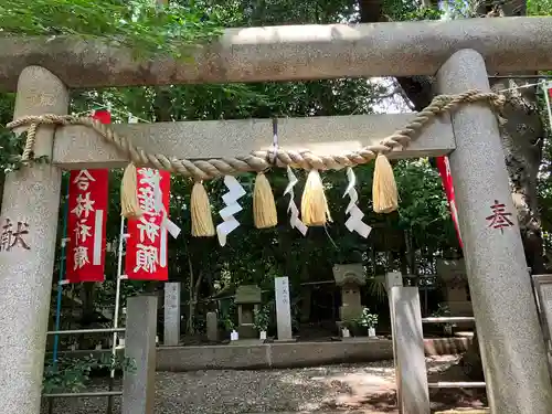 座間神社の鳥居