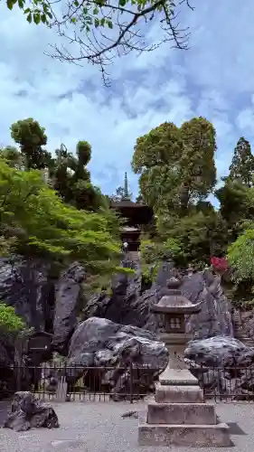 石山寺の{uncategorized: "未分類", other: "その他", undefined: "問題あり", building: "その他建物", grave: "お墓", sacred_gate: "鳥居", guardian: "狛犬", statue: "像", buddha: "仏像", history: "歴史", nature: "自然", garden: "庭園", animal: "動物", pagoda: "塔", temizu: "手水舎", mountain_gate: "山門・神門", sanctuary: "本殿・本堂", subordinate: "末社・摂社", art: "芸術", scenery: "景色", jizo: "地蔵", ema: "絵馬", goshuin: "御朱印", omikuji: "おみくじ", items: "授与品その他", amulet: "お守り", goshuincho: "御朱印帳", eats: "食事", festival: "お祭り", votive_dance: "神楽", shichigosan: "七五三参", wedding: "結婚式", experience: "体験その他", initially: "初詣", around: "周辺", anti_infection: "感染症対策"}