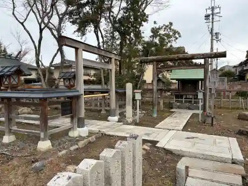 車折神社の{uncategorized: "未分類", other: "その他", undefined: "問題あり", building: "その他建物", grave: "お墓", sacred_gate: "鳥居", guardian: "狛犬", statue: "像", buddha: "仏像", history: "歴史", nature: "自然", garden: "庭園", animal: "動物", pagoda: "塔", temizu: "手水舎", mountain_gate: "山門・神門", sanctuary: "本殿・本堂", subordinate: "末社・摂社", art: "芸術", scenery: "景色", jizo: "地蔵", ema: "絵馬", goshuin: "御朱印", omikuji: "おみくじ", items: "授与品その他", amulet: "お守り", goshuincho: "御朱印帳", eats: "食事", festival: "お祭り", votive_dance: "神楽", shichigosan: "七五三参", wedding: "結婚式", experience: "体験その他", initially: "初詣", around: "周辺", anti_infection: "感染症対策"}