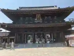 川崎大師（平間寺）の山門