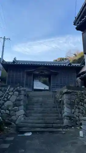 本誓寺の{uncategorized: "未分類", other: "その他", undefined: "問題あり", building: "その他建物", grave: "お墓", sacred_gate: "鳥居", guardian: "狛犬", statue: "像", buddha: "仏像", history: "歴史", nature: "自然", garden: "庭園", animal: "動物", pagoda: "塔", temizu: "手水舎", mountain_gate: "山門・神門", sanctuary: "本殿・本堂", subordinate: "末社・摂社", art: "芸術", scenery: "景色", jizo: "地蔵", ema: "絵馬", goshuin: "御朱印", omikuji: "おみくじ", items: "授与品その他", amulet: "お守り", goshuincho: "御朱印帳", eats: "食事", festival: "お祭り", votive_dance: "神楽", shichigosan: "七五三参", wedding: "結婚式", experience: "体験その他", initially: "初詣", around: "周辺", anti_infection: "感染症対策"}