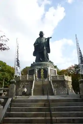 日蓮上人銅像護持教会（身延山福岡別院）(福岡県)