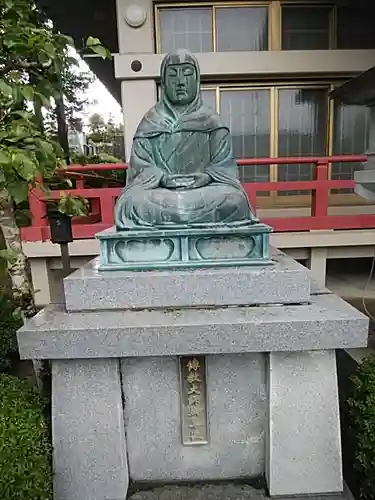 日輪寺の像