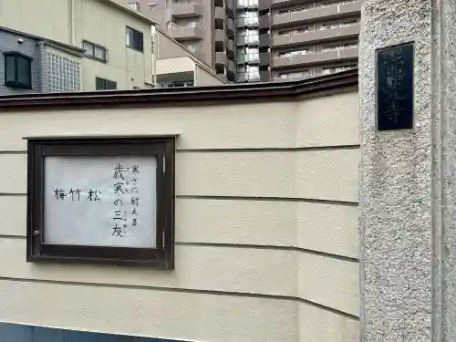龍光寺の{uncategorized: "未分類", other: "その他", undefined: "問題あり", building: "その他建物", grave: "お墓", sacred_gate: "鳥居", guardian: "狛犬", statue: "像", buddha: "仏像", history: "歴史", nature: "自然", garden: "庭園", animal: "動物", pagoda: "塔", temizu: "手水舎", mountain_gate: "山門・神門", sanctuary: "本殿・本堂", subordinate: "末社・摂社", art: "芸術", scenery: "景色", jizo: "地蔵", ema: "絵馬", goshuin: "御朱印", omikuji: "おみくじ", items: "授与品その他", amulet: "お守り", goshuincho: "御朱印帳", eats: "食事", festival: "お祭り", votive_dance: "神楽", shichigosan: "七五三参", wedding: "結婚式", experience: "体験その他", initially: "初詣", around: "周辺", anti_infection: "感染症対策"}
