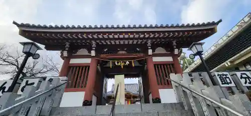 大本山成田山仙台分院の山門・神門