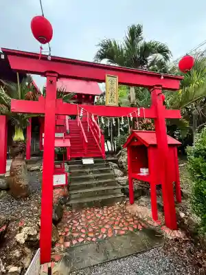 石垣宝来宝来神社の{uncategorized: "未分類", other: "その他", undefined: "問題あり", building: "その他建物", grave: "お墓", sacred_gate: "鳥居", guardian: "狛犬", statue: "像", buddha: "仏像", history: "歴史", nature: "自然", garden: "庭園", animal: "動物", pagoda: "塔", temizu: "手水舎", mountain_gate: "山門・神門", sanctuary: "本殿・本堂", subordinate: "末社・摂社", art: "芸術", scenery: "景色", jizo: "地蔵", ema: "絵馬", goshuin: "御朱印", omikuji: "おみくじ", items: "授与品その他", amulet: "お守り", goshuincho: "御朱印帳", eats: "食事", festival: "お祭り", votive_dance: "神楽", shichigosan: "七五三参", wedding: "結婚式", experience: "体験その他", initially: "初詣", around: "周辺", anti_infection: "感染症対策"}