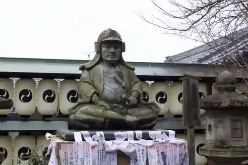 大石神社の像