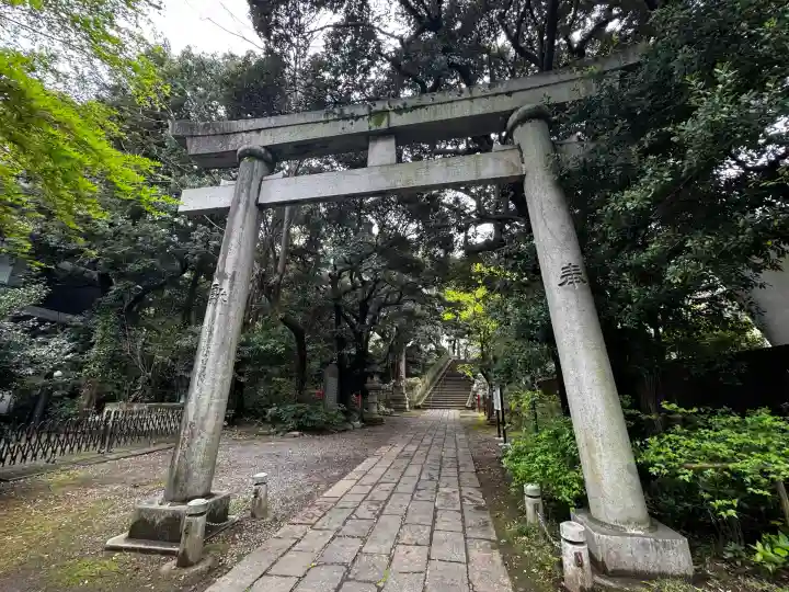 赤坂氷川神社の{uncategorized: "未分類", other: "その他", undefined: "問題あり", building: "その他建物", grave: "お墓", sacred_gate: "鳥居", guardian: "狛犬", statue: "像", buddha: "仏像", history: "歴史", nature: "自然", garden: "庭園", animal: "動物", pagoda: "塔", temizu: "手水舎", mountain_gate: "山門・神門", sanctuary: "本殿・本堂", subordinate: "末社・摂社", art: "芸術", scenery: "景色", jizo: "地蔵", ema: "絵馬", goshuin: "御朱印", omikuji: "おみくじ", items: "授与品その他", amulet: "お守り", goshuincho: "御朱印帳", eats: "食事", festival: "お祭り", votive_dance: "神楽", shichigosan: "七五三参", wedding: "結婚式", experience: "体験その他", initially: "初詣", around: "周辺", anti_infection: "感染症対策"}