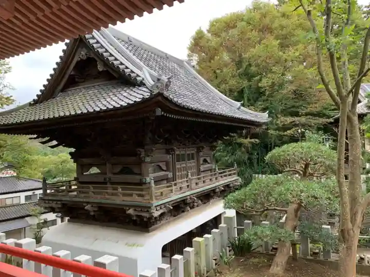 布施弁天 東海寺の山門・神門
