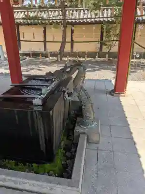 美濃國一宮　南宮大社の手水舎