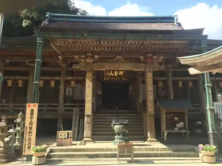 青岸渡寺の本殿・本堂